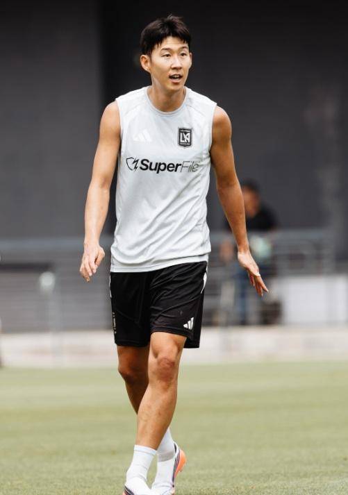 미국프로축구(MLS) LAFC가 15일(한국시간) 공식 사회관계망서비스(SNS)에 손흥민이 훈련하는 모습을 공개했다. SNS 캡처