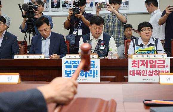14일 정부세종청사 최저임금위원회에서 제14차 전원회의가 시작되고 있다. [사진=연합뉴스]