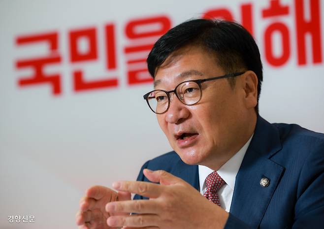 “의원들 뜻 장 대표에 곧 전달”정점식 국민의힘 원내대표가 15일 국회 원내대표실에서 경향신문과 인터뷰하며 당내 분위기와 원 구성 협상 등에 대해 말하고 있다. 이준헌 기자 heon@kyunghyang.com