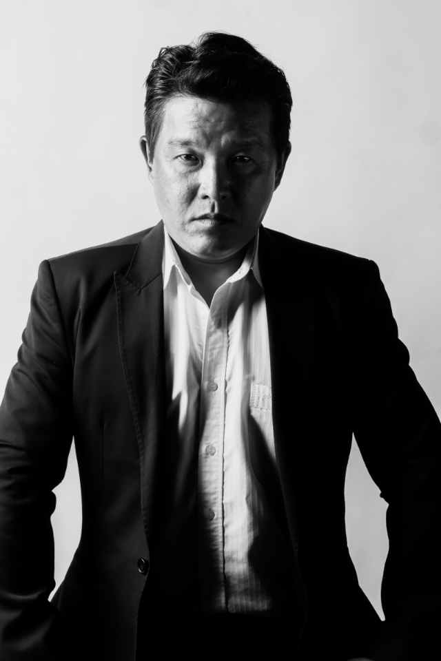 배우 서호철이 연극 ‘사라세니아’로 10년 만에 연극 무대로 복귀한다.