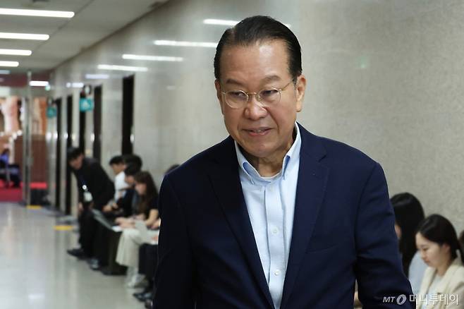 (서울=뉴스1) 신웅수 기자 = 권영세 국민의힘 의원이 13일 서울 여의도 국회에서 열린 정점식 원내대표-중진의원 회동에 참석하고 있다. 2026.7.13/뉴스1  Copyright (C) 뉴스1. All rights reserved. 무단 전재 및 재배포,  AI학습 이용 금지. /사진=(서울=뉴스1) 신웅수 기자