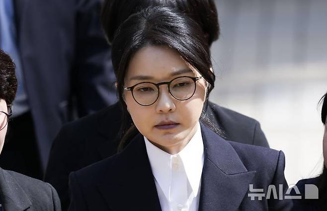 [서울=뉴시스] 사진공동취재단 = 대법원이 김건희 여사의 상고심 선고를 24일로 연기했다. 특별검사팀은 다른 하급심의 '명태균 게이트' 유죄 판단을 고려해 최소 한 달은 미뤄달라 주장했는데, 대법원은 특검법상 선고 시한 규정 등을 고려해 8일만 미룬 것으로 풀이된다. (사진=뉴시스DB). 2026.07.15. photo@newsis.com