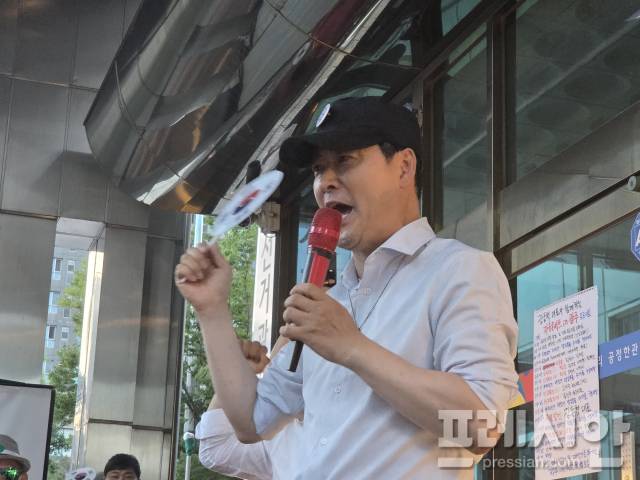 ▲장동혁 국민의힘 당대표가 15일 전남광주통합특별시 광주선관위 앞에서 열린 '선관위 해채 및 재선거를 요구하는 광주시민청년학생모임' 집회에 참석해 발언하고 있다. 2026.7.15 ⓒ프레시안(강병석)