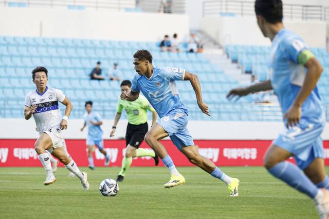 프로축구 K리그2 대구FC의 데커스가 15일 대구 아이엠뱅크파크에서 열린 2026-27 하나은행 코리아컵 2라운드 시흥시민축구단과의 경기에 출전했다. 대구FC 제공