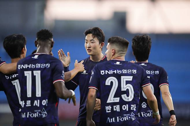 충북청주 선수단. 한국프로축구연맹 제공