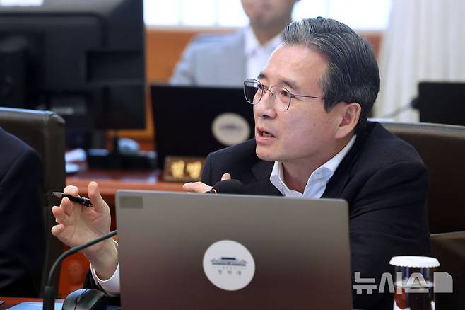 [서울=뉴시스] 조성봉 기자 = 김용범 정책실장이 14일 청와대에서 열린 국무회의에서 발언하고 있다. 2026.07.14. suncho21@newsis.com