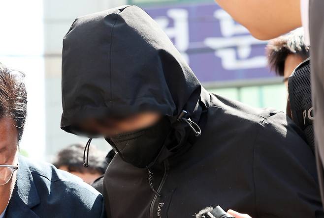 장윤기가 2026년 5월7일 구속 전 피의자심문(영장실질심사)을 받기 위해 광주지방법원으로 이동하고 있다. 연합뉴스