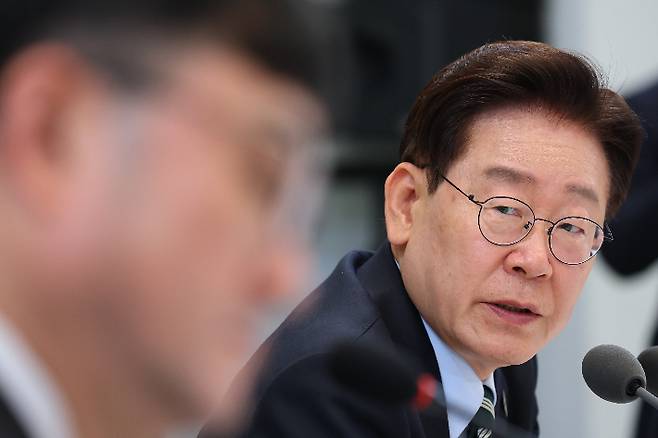이재명 대통령이 16일 청와대 영빈관에서 열린 복지부·식약처·성평등부·권익위 등에 대한 부처 업무보고에서 발언하고 있다. 연합뉴스