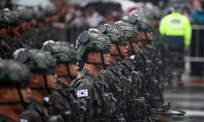 군 장병들이 지난 2023년 9월 26일 건군 75주년 국군의날을 기념해 서울 중구 세종대로 일대에서 열린 시가행진에서 행진하고 있다. 세계일보 자료사진