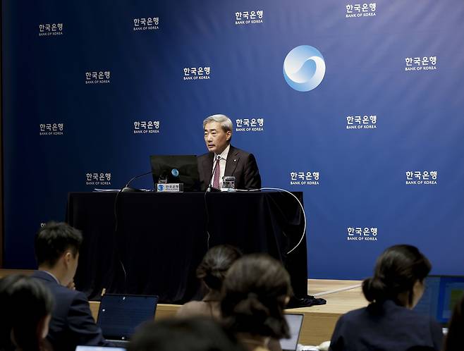 신현송 한국은행 총재가 16일 서울 중구 한국은행에서 열린 금융통화위원회 통화정책방향 기자간담회에서 발언하고 있다. 사진공동취재단