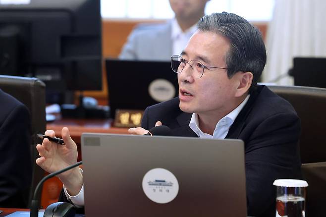 김용범 청와대 정책실장이 14일 청와대에서 열린 국무회의에서 발언하고 있다. 뉴시스