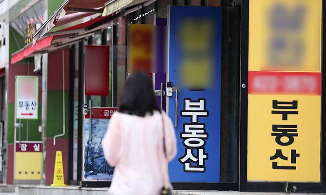 지난 14일 서울의 공인중개사 밀집 거리 모습. 뉴스1