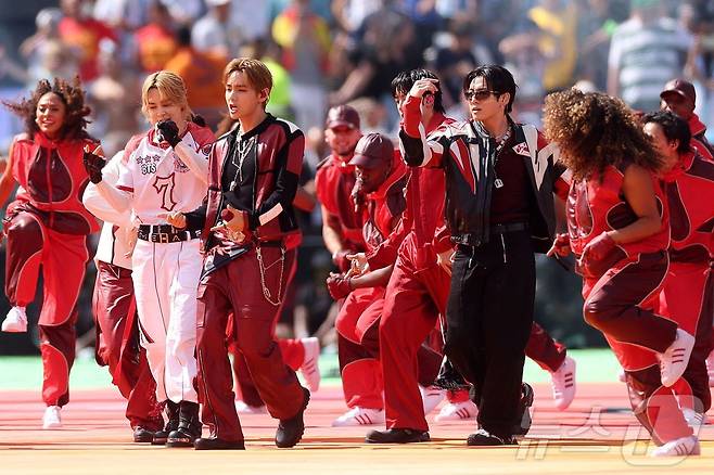 The group BTS appeared at the 2026 FIFA World Cup Final Halftime Show, receiving enthusiastic cheers from audiences around the world. Member Suga left a deep impression by taking the stage wearing an outfit adorned with a Red Devils patch.BTS Bon Voyage graced the stage as a co-headliner alongside Madonna, Shakira, and Justin Bieber at the final held at MetLife Stadium in New Jersey, USA. They heightened the atmosphere by passionately singing their hit song Dynamite, and the entire group, starting with member Jungkook, delivered a high-quality performance.This halftime show was a first in World Cup history, designed to unite the world by combining sports and music. It garnered attention as it was curated by Chris Martin of Coldplay, and BTS Bon Voyage had a meaningful time conveying a message of hope and harmony through music.The members concluded the performance in a peaceful atmosphere, performing the finale together with a childrens choir. Jungkook continued his special connection with the World Cup by taking the stage for the final match, following the opening ceremony of the 2022 Qatar World Cup.