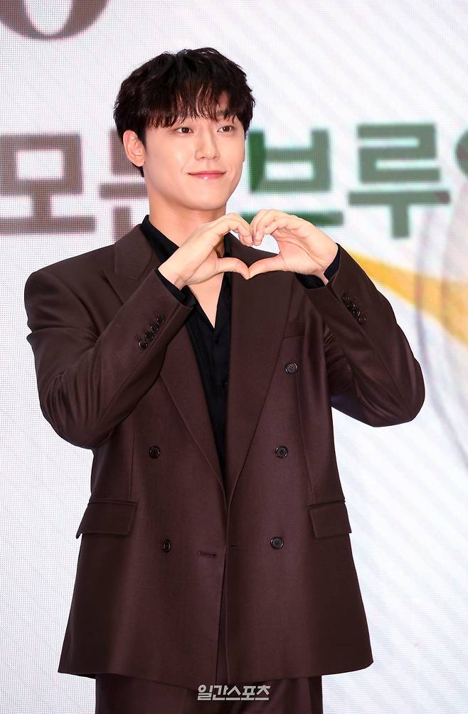 배우 이도현이 21일 오후 서울 영등포구 타임스퀘어에서 열린 커피브랜드 신제품 런칭 기념 포토월 행사에서 포즈를 취하고 있다. 김민규 기자 mgkim1@edaily.co.kr /2025.08.21/