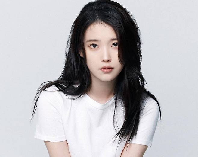 가수 겸 배우 아이유 [EDAM엔터테인먼트]