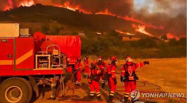 스페인 사라고사 산불 [AFP/SPAIN'S MILITARY EMERGENCIES UNIT(UME) 연합뉴스. 재판매 및 DB 금지]