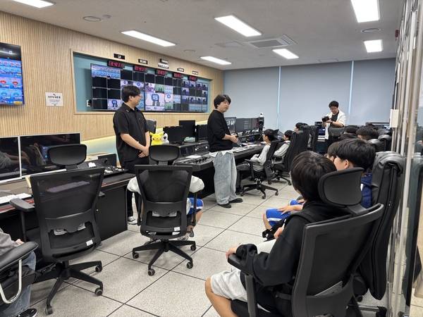 4월 진주 대아중학교 학생들을 대상으로 열린 게임산업 체험. /경남문예진흥원