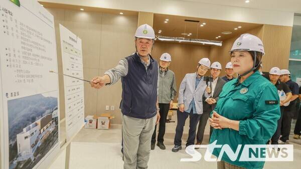 과천시 국민체육센터 준공전 합동점검(신계용 과천시장 오른쪽)/사진=과천시