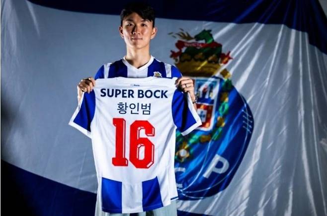 포르투갈 명문 FC포르투가 21일(한국시간) 공식 SNS에 황인범의 이적 소식을 알렸다. 황인범은 등번호 16번을 달고 뛸 예정이다. 구단 SNS 캡처