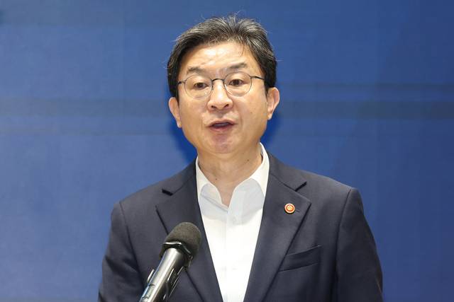 이억원 금융위원장이 20일 서울 영등포구 산업은행 본점 IR센터에서 열린 국민성장펀드 초창기기술투자펀드 출자사업 공청회에서 인사말을 하고 있다. 연합뉴스