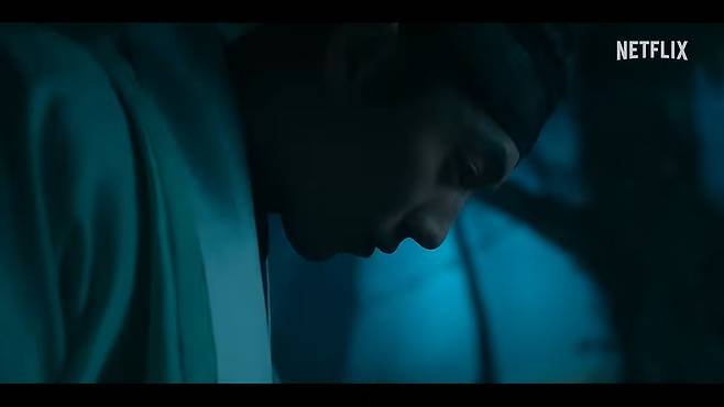 Netflix Original historical drama Goodbye My Princess rose to the top of the domestic Netflix Top 10 series immediately after its release and has maintained the number one spot for three consecutive days. Despite existing controversy regarding lead actor Nam Joo-hyuks acting style, the series has established a dominant lead by surpassing the SBS drama Chief Kim, which is currently recording viewership ratings in the 23% range, thanks to its solid world-building and buzz.Goodbye My Princess is a royal occult fantasy drama about Gu-cheon, who traverses the realm of ghosts, and Saeng-geun, an inspector court lady who can hear the voices of spirits, as they are summoned by King Lee Yeon to pursue the true nature of the curse lurking in the palace. The series is garnering viewer interest through the harmonious blend of passionate performances by the main cast—including Cho Seung-woo, Nam Joo-hyuk, Noh Yoon-seo, and Jang Young-nam—written by Kwon So-ra and Seo Jae-won, and directed by Choi Jung-gyu.Regarding the acting controversy, Nam Joo-hyuk explained that it was an intentional choice to portray the characters realistic speech patterns, and stated that he would humbly accept both positive evaluations and criticism. Jo Seung-woo has once again proven his box office appeal through this work, marking his return to the small screen after three years.The overseas reaction is also enthusiastic. Just three days after its release, it entered the top 4 in the global Netflix TV series category, and is demonstrating its potential for global success by ranking high in various countries, including Asia.