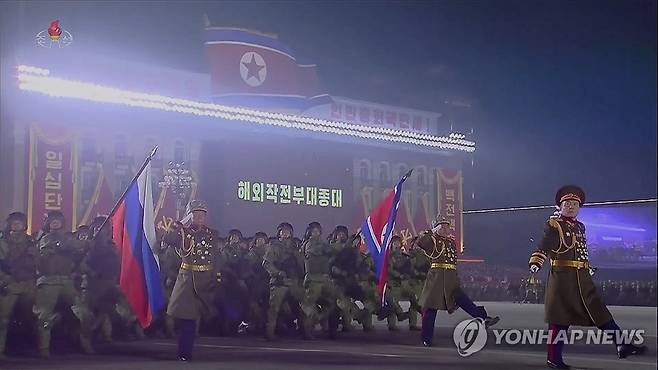 북한, 열병식서 '해외작전부대종대' 행진 (서울=연합뉴스) 지난 25일 평양에서 열린 노동당 제9차대회 기념 열병식에서 정찰정보총국장 겸 해외특수작전부대 제1부사령관 리창호 상장이 북한·러시아 국기를 앞세운 해외작전부대 종대를 인솔하며 행진하고 있다. [조선중앙TV 화면] 2026.2.27 
    [국내에서만 사용가능. 재배포 금지. For Use Only in the Republic of Korea. No Redistribution] nkphoto@yna.co.kr