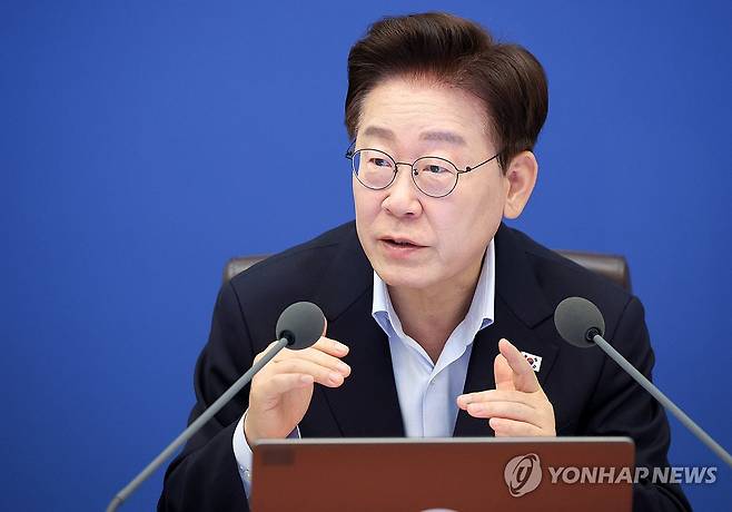 발언하는 이재명 대통령 (서울=연합뉴스) 김도훈 기자 = 이재명 대통령이 21일 청와대에서 열린 국무회의에서 발언하고 있다. 2026.7.21 superdoo82@yna.co.kr