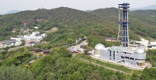 멈춰 선 남원테마파크의 모노레일과 집와이어 [연합뉴스 자료사진]