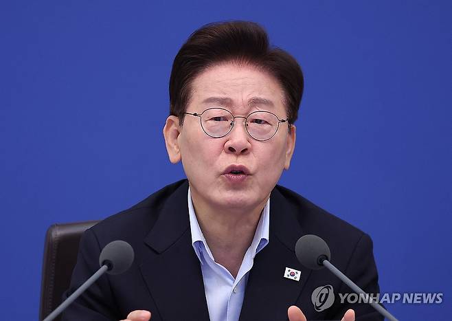 발언하는 이재명 대통령 (서울=연합뉴스) 김도훈 기자 = 이재명 대통령이 21일 청와대에서 열린 국무회의에서 발언하고 있다. 2026.7.21 superdoo82@yna.co.kr