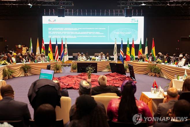 지난 19일(현지시간) 시에라리론 프리타운에서 열린 서아프리카경제공동체(ECOWAS) 정상회의 [로이터=연합뉴스. 재판매 및 DB 금지]