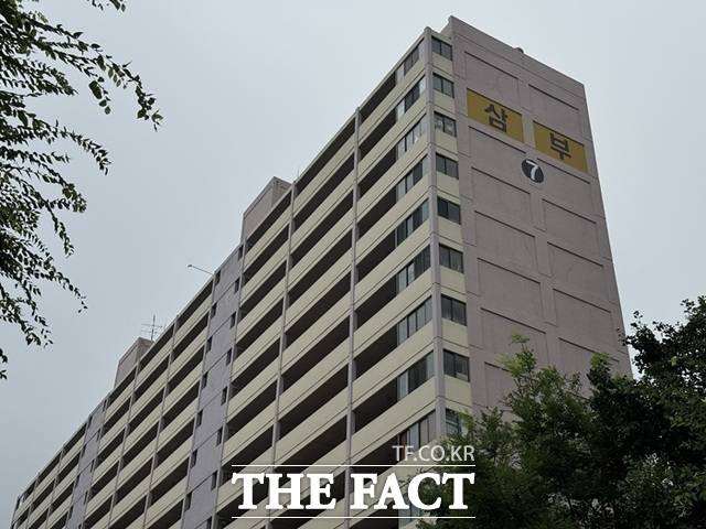 화랑아파트와 삼부아파트도 연내 시공사 선정 절차를 밟을 예정이다. /황준익 기자