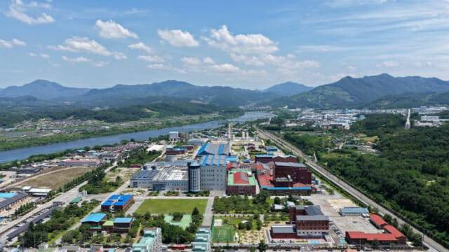 코스모신소재 충주공장 전경 (사진=코스모신소재)