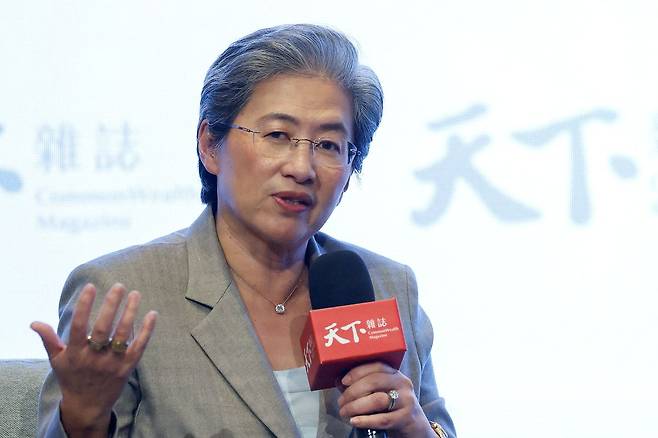 지난 5월 대만 타이베이에서 열린 포럼에서 연설하는 리사 수 AMD 최고경영자(CEO). 로이터=연합뉴스