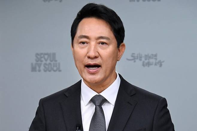 오세훈 시장이 6일 오전 서울시청에서 6.3 지방선거 투표용지 부족 및 투표 중단 사태 관련 담화문을 발표하는 모습/ 서울시 제공