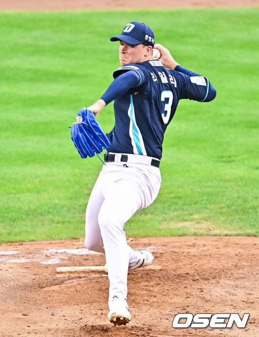 [OSEN=잠실, 박준형 기자] 22일 서울 잠실구장에서 &nbsp;2026 신한 SOL KBO 리그 LG 트윈스와 NC 다이노스의 경기가 진행됐다.이날 경기 LG는 톨허스트를, NC는 라일리를 선발투수로 내세웠다.2회말 NC 선발투수 라일리가 역투하고 있다.     2026.07.22 / soul1014@osen.co.kr