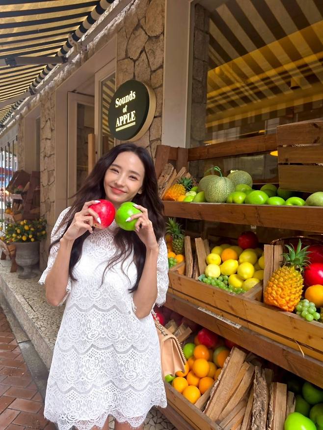 Actor Han Chae-young showed off her unchanging beauty through her social media account, revealing recent photos reminiscent of her prime. In a photo where she is holding an apple, Han Chae-young captivated attention by highlighting her small face size.In the released photos, Han Chae-young perfectly pulled off a glamorous short dress featuring prominent lace details. Along with scenes of her enjoying a relaxed daily life at a cafe, she displayed supple skin and a Barbie doll-like visual that belied her age of 45.Adding an elegant atmosphere with a natural wavy hairstyle, Han Chae-young drew admiration from fans for her unchanging youthful beauty. Born in 1980, Han Chae-young married in 2007 and has a son.