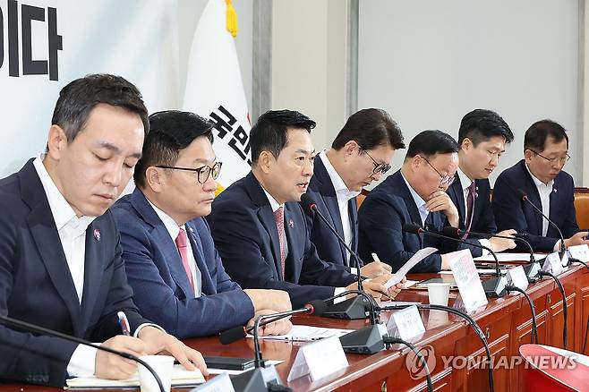 장동혁 대표, 최고위원회의에서 발언 (서울=연합뉴스) 배재만 기자 = 국민의힘 장동혁 대표가 20일 국회에서 열린 최고위원회의에서 발언하고 있다. 2026.7.20 scoop@yna.co.kr