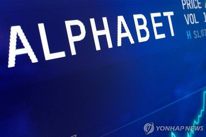 뉴욕증권거래소 전광판의 알파벳 주가정보 [AP 연합뉴스 자료사진. 재판매 및 DB 금지]