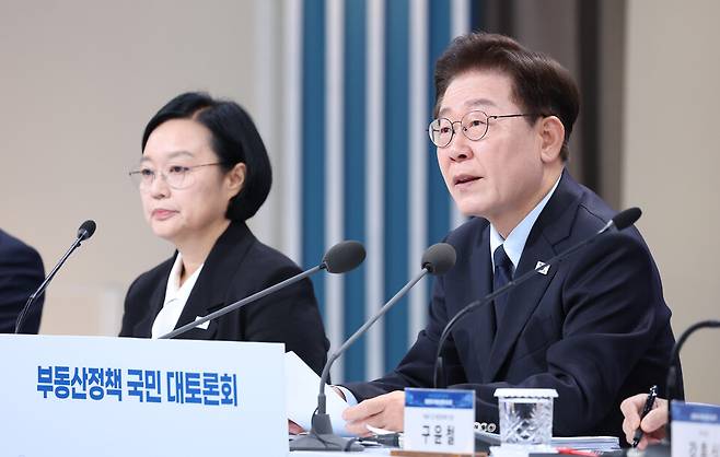 ▲ 이재명 대통령이 23일 서울 여의도 KBS에서 열린 부동산정책 국민 대토론회에서 발언하고 있다. /연합뉴스