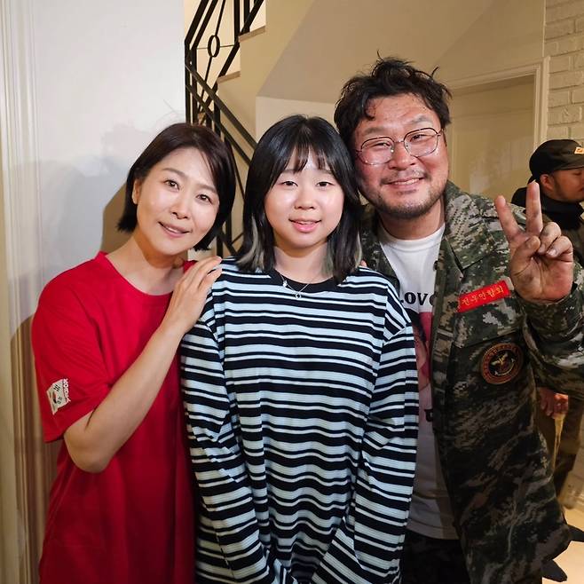 김지영, 이나연, 윤경호(왼쪽부터). 사진 | 이나연 엄마관리계정