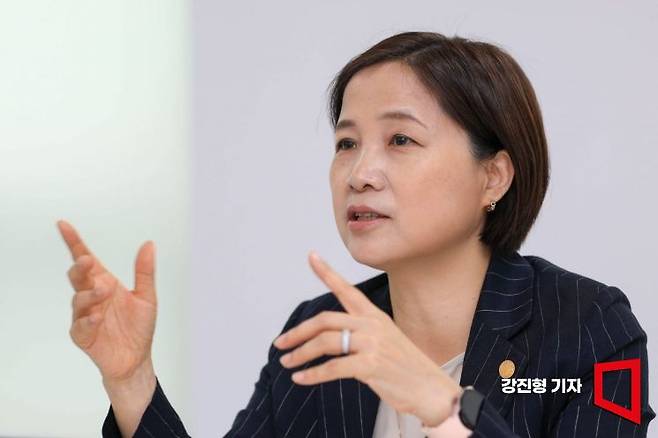 김덕재 한국IT여성기업인협회장이 지난 5월 27일 서울 강남구 한국과학기술회관에서 아시아경제와 인터뷰 하고 있다. 강진형 기자