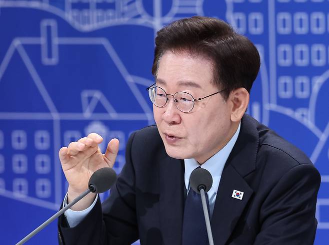 이재명 대통령이 23일 서울 여의도 KBS 별관에서 열린 부동산정책 국민 대토론회에서 발언하고 있다. /뉴스1