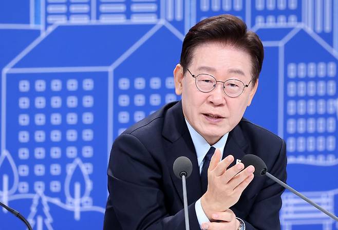 이재명 대통령이 23일 서울 여의도 KBS 별관에서 열린 부동산정책 국민 대토론회에서 발언하고 있다. 뉴시스