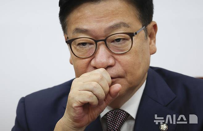 [서울=뉴시스] 김근수 기자 = 정점식 국민의힘 원내대표가 23일 오전 서울 여의도 국회에서 열린 최고위원회의에 참석해 있다. 2026.07.23. ks@newsis.com