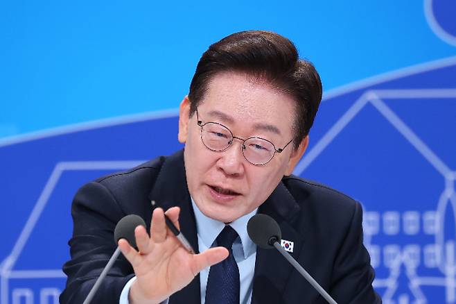 이재명 대통령이 23일 서울 여의도 KBS 별관에서 열린 부동산정책 국민 대토론회에서 발언하고 있다. 연합뉴스