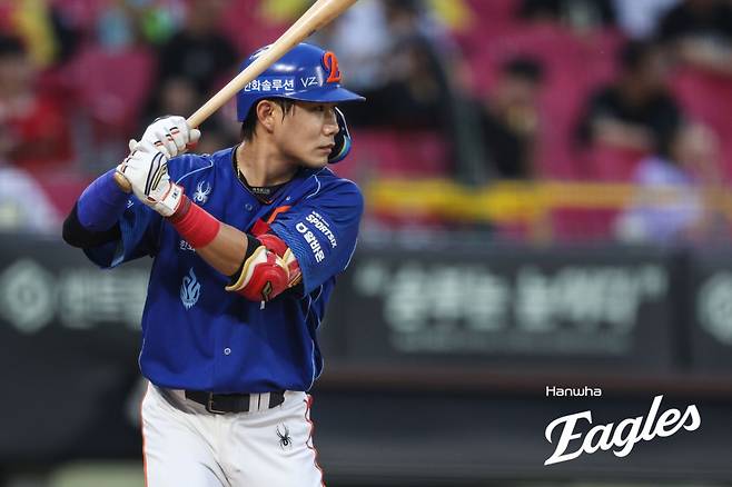 한화 이글스 심우준이 22일 광주-기아 챔피언스필드에서 열리는 KIA 타이거즈와 2026 신한 SOL KBO리그 방문경기에 1번 타자 유격수로 선발 출전해 타석에서 타격을 준비하고 있다. /사진=한화 이글스 제공