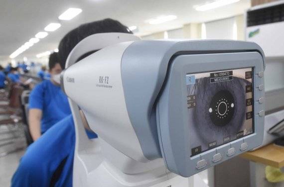지난 2021년 첫 병역판정검사가 실시된 2월 17일 오전 경기 수원시 팔달구 경인지방병무청에서 입영대상자들이 신체검사를 받고 있다.(자료사진) 공동취재단