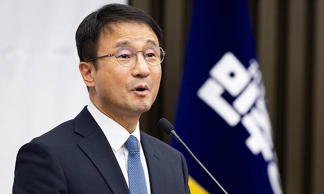 한병도 더불어민주당 당대표 직무대행 겸 원내대표가 23일 서울 여의도 국회에서 열린 의원총회에서 모두 발언을 하고 있다. 뉴스1