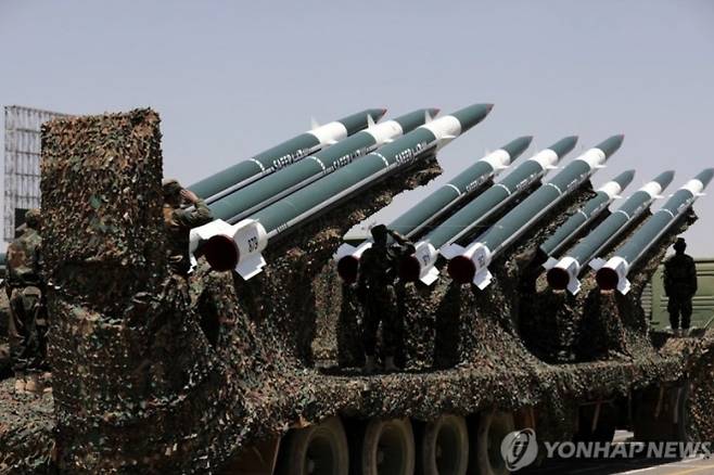 후티 반군의 군사 퍼레이드에 등장한 미사일. 로이터 연합뉴스