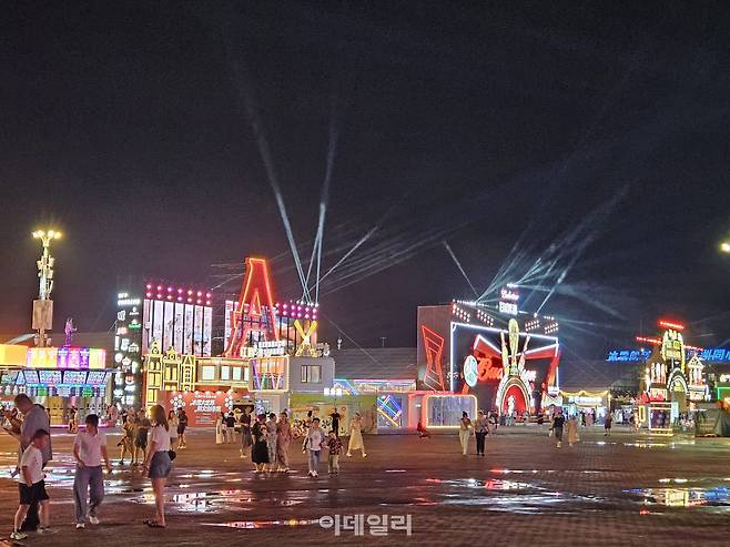 지난 20일 중국 헤이룽장성 하얼빈 빙설 테마파크에서 하얼빈 맥주 축제가 열리고 있다. (사진=이데일리 이명철 특파원)